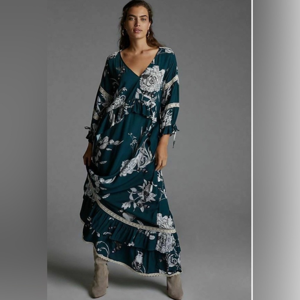 Especia anthropologie NWT size M green and White Floral Maxi Dress
